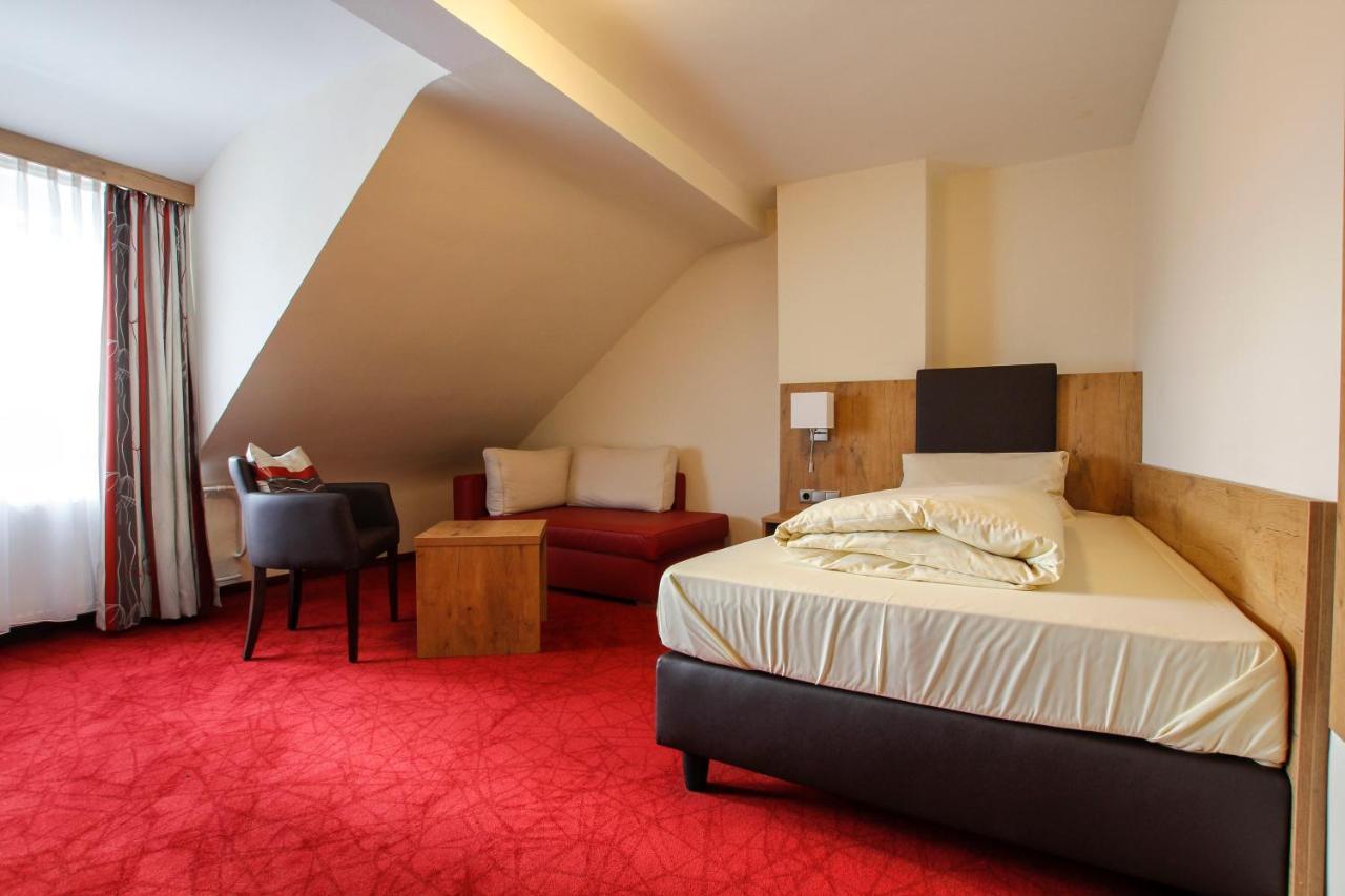 Landhotel Goldener Stern Trautskirchen Buitenkant foto